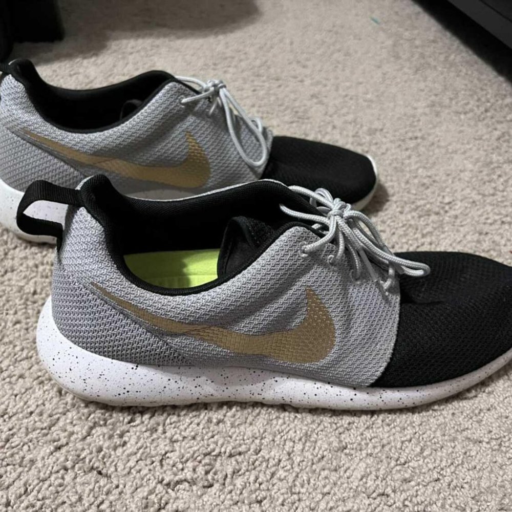 NIKE ID MENS 11.5 SHOES - WORN ONCE!